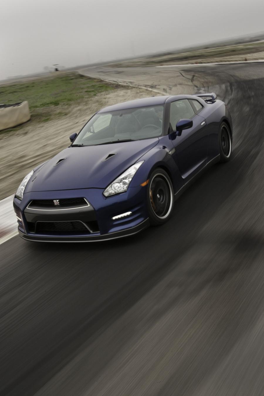  Nissan GT-R 2012 года  (US) (фото 65 из 74)